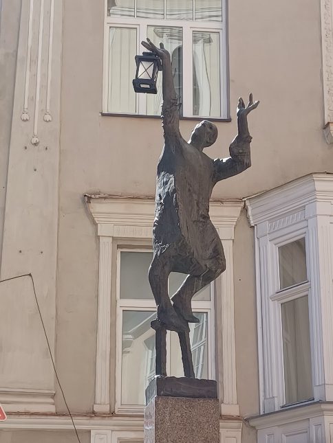 The Lamplighter statue