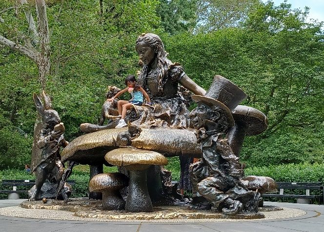 Alice in Wonderland sculpture in Central Park