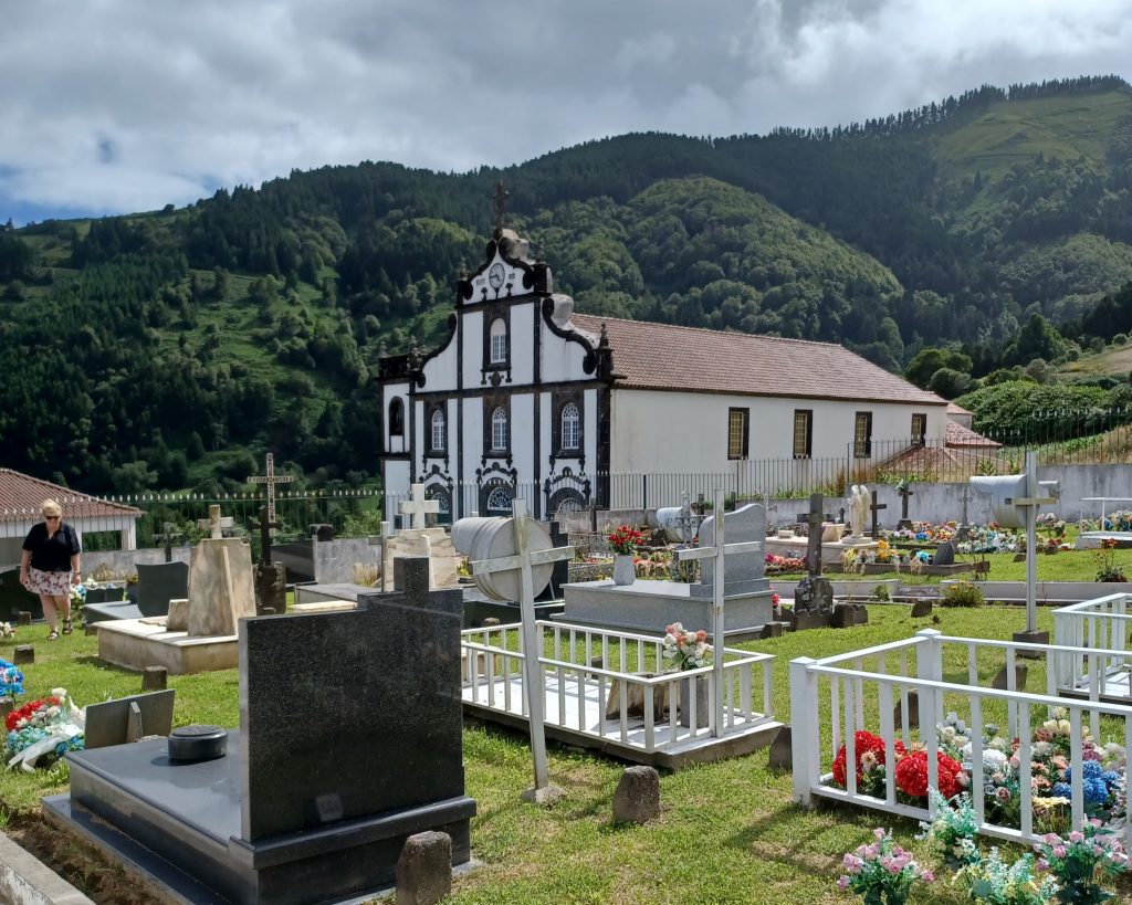 Church of Nossa Senhora da Penha de Franca, and graveyard, Agua Retorta