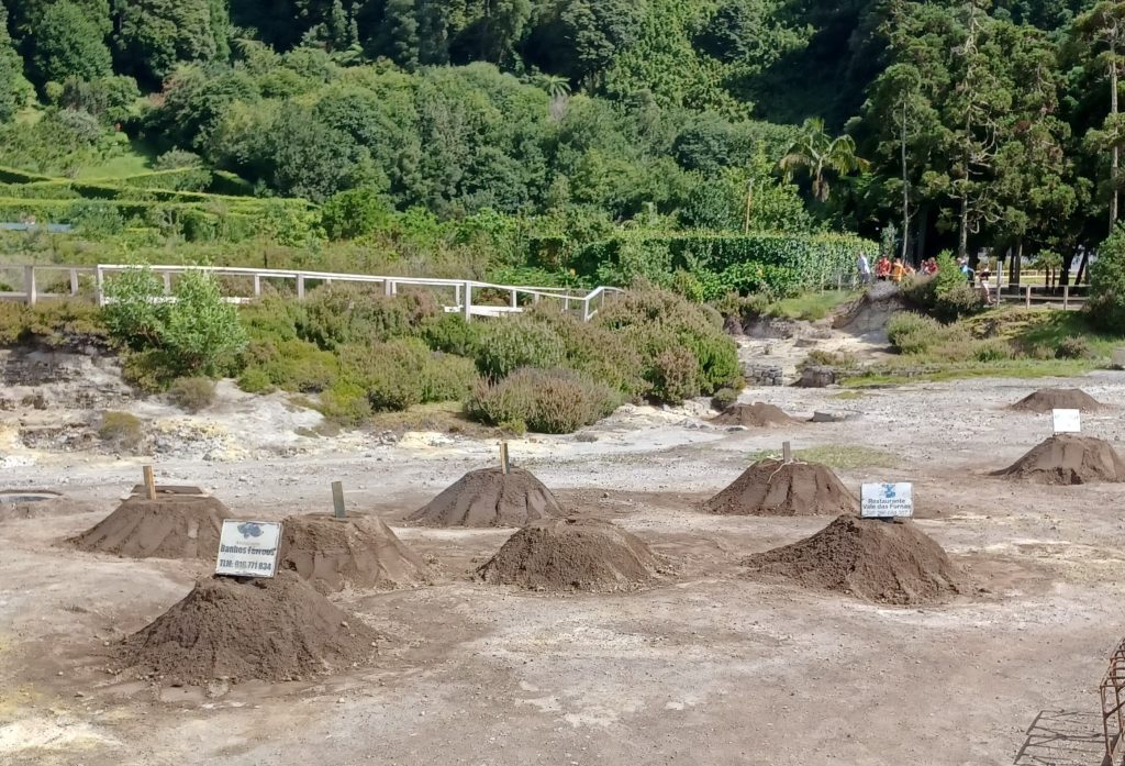 Cooking cozidos in the fumaroles, Furnas