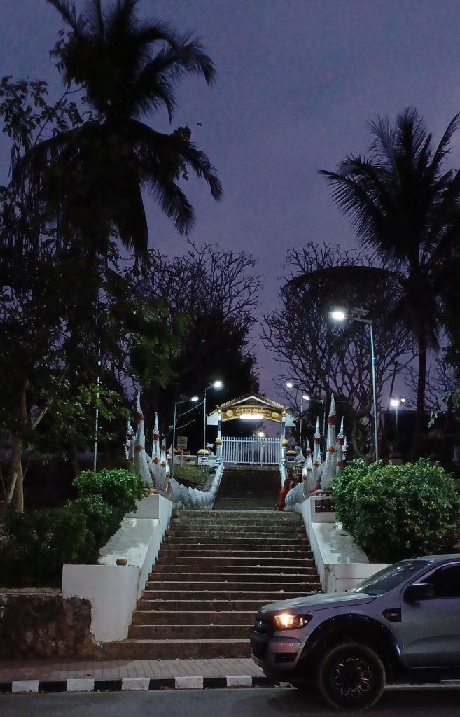 Wat entrance
