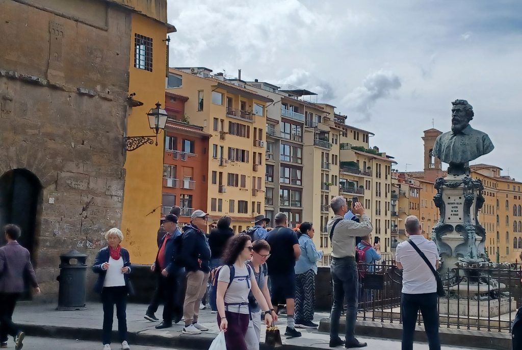 Ponte Vecchio with bust of Benvenuto Cellini