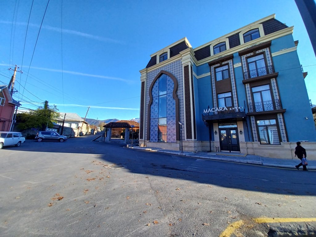 Macara Sheki Hotel