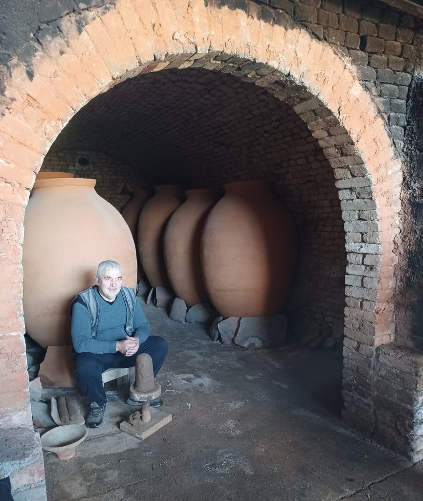 The Master begins to make a qvevri