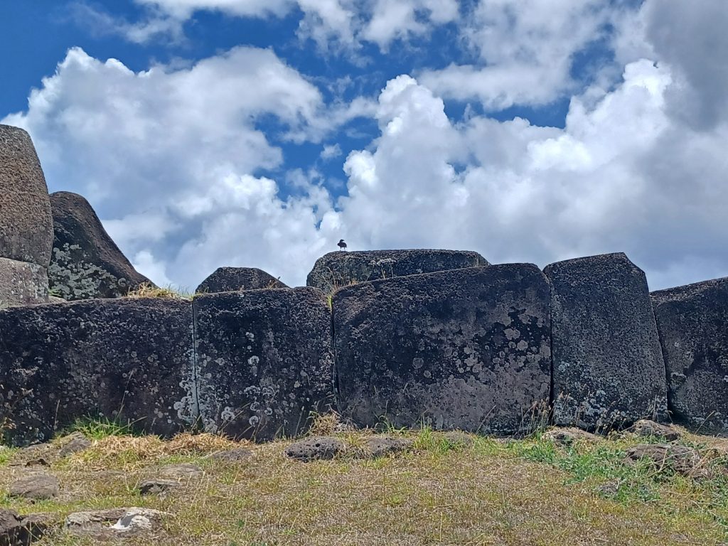 Ahu Vinapu, Inca lookalike construction, but not.