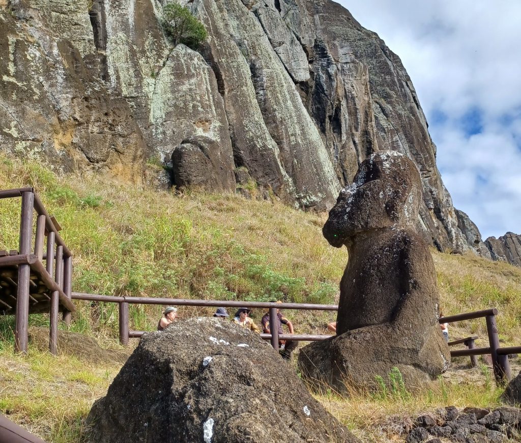 'Tukutiri', the kneeling moai