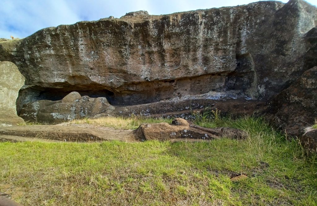 Recumbent moai, Ranu Raraku