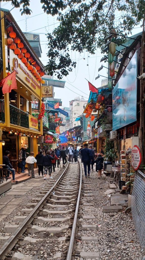 Where the train comes through, Hanoi